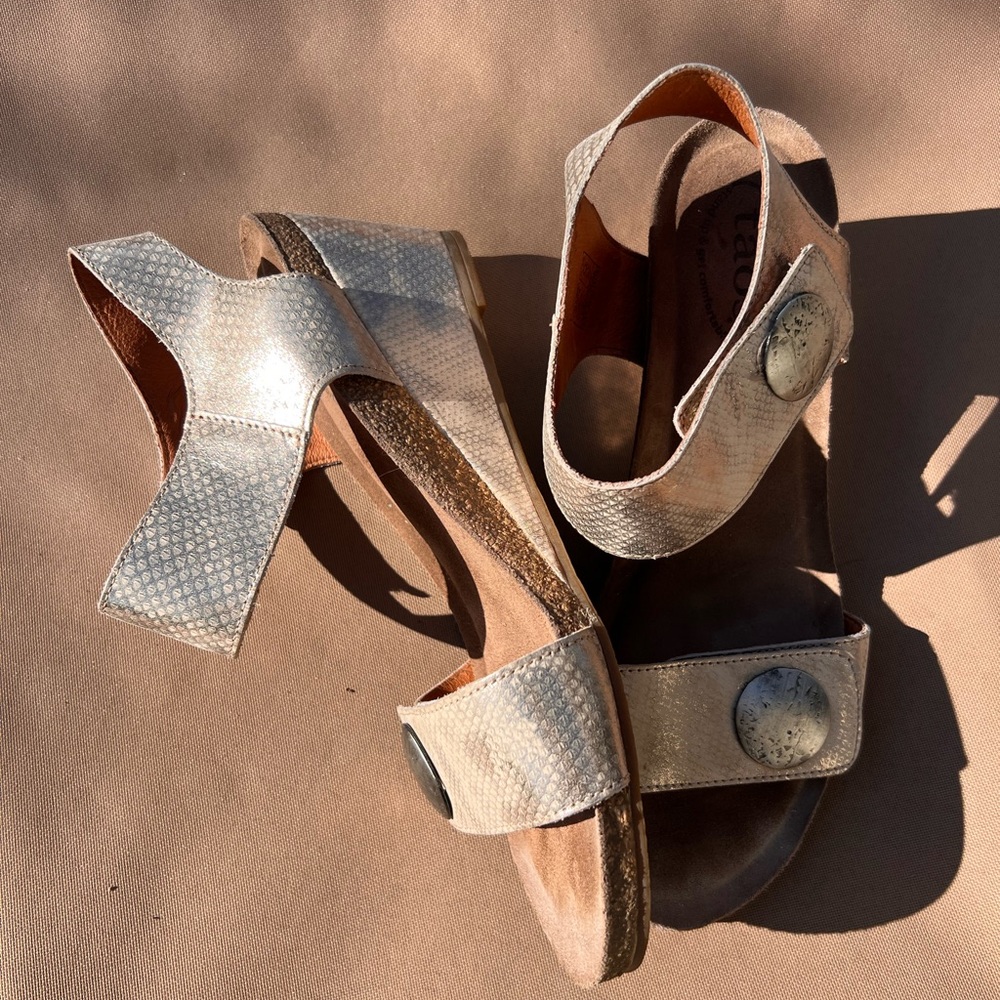 Taos Footwear Metallic Sandals - Picture 3 of 6